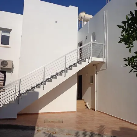 Katalimata Court شقة أيا نابا