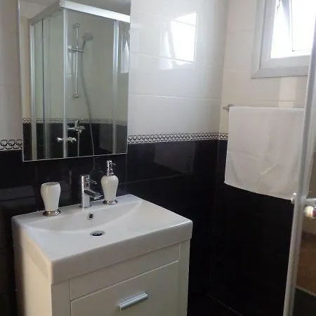 Katalimata Court شقة أيا نابا