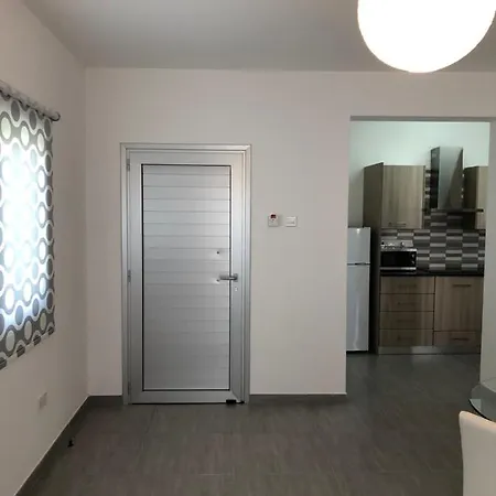 Katalimata Court アパート アヤナパ