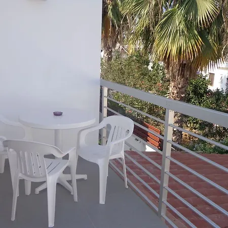 Katalimata Court Айя-Напа