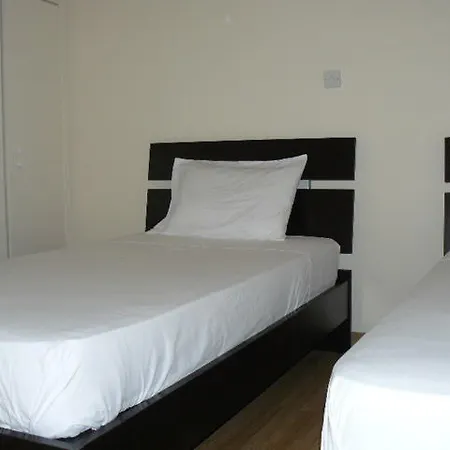 Katalimata Court アパート *