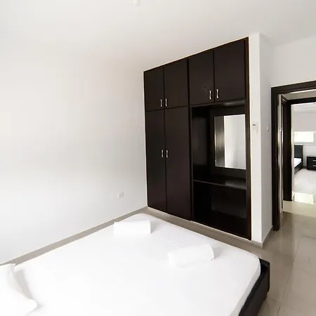 Katalimata Court アパート