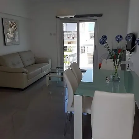 Katalimata Court アパート *